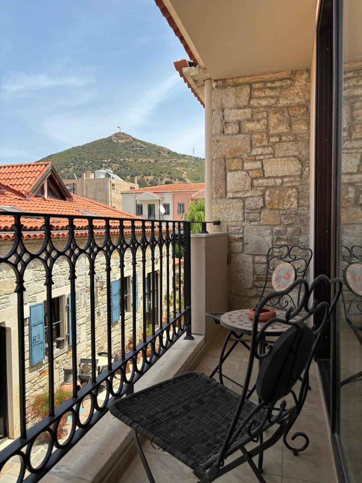 Griffon Hotel Yenifoca Exteriör bild