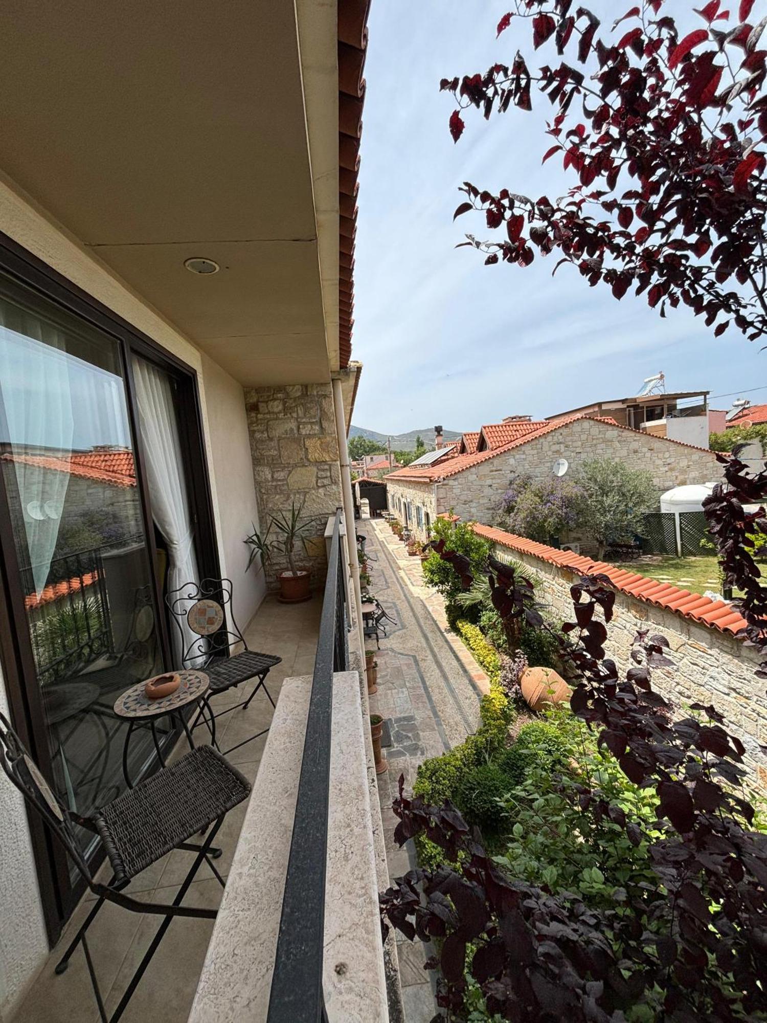 Griffon Hotel Yenifoca Exteriör bild